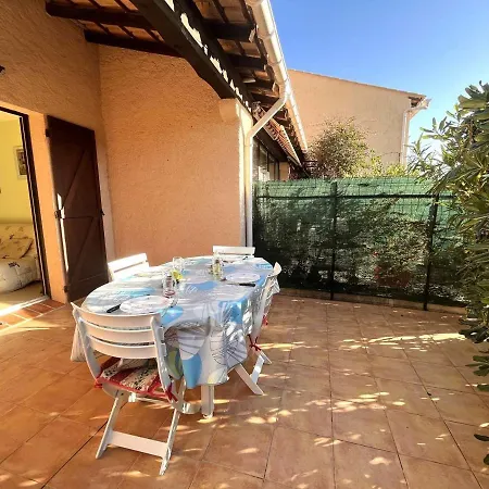 Mazet 2 Chambres, 4 Couchages A 200m De La Mer, Terrasse, Parking, Proches Commerces - Fr-1-226b-135 بيت للعطل